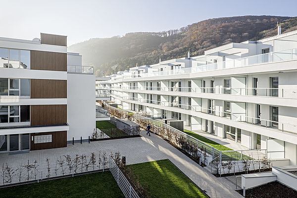 19., Kuchelauer Hafenstraße 102-110, Anlage